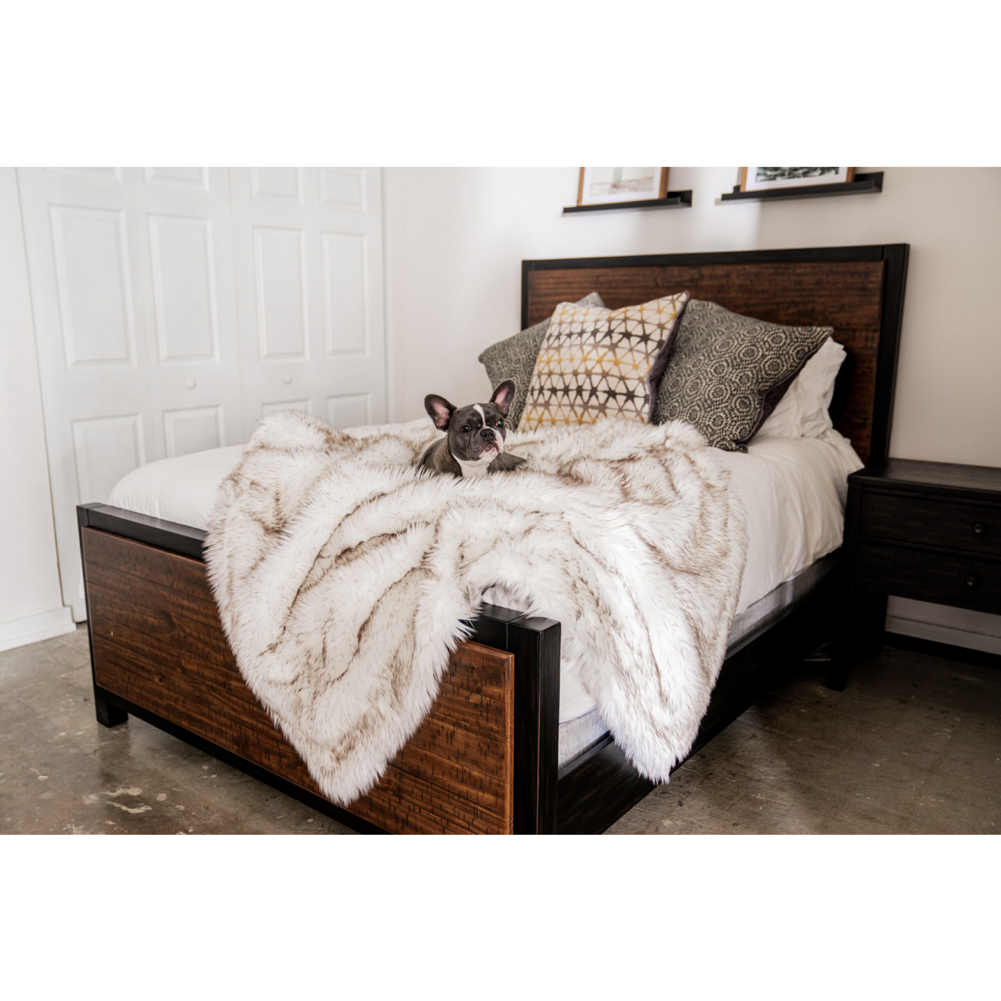 PAW PUPPROTECTOR WATERPROOF THROW BLANKET - WHITE